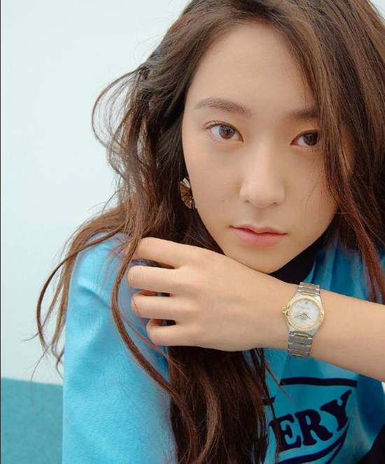 韩国美女图片 韩国女星郑秀晶《ELLE》杂志淡妆出