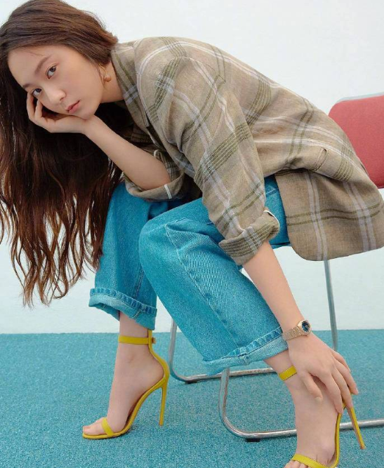 韩国美女图片 韩国女星郑秀晶《ELLE》杂志淡妆出