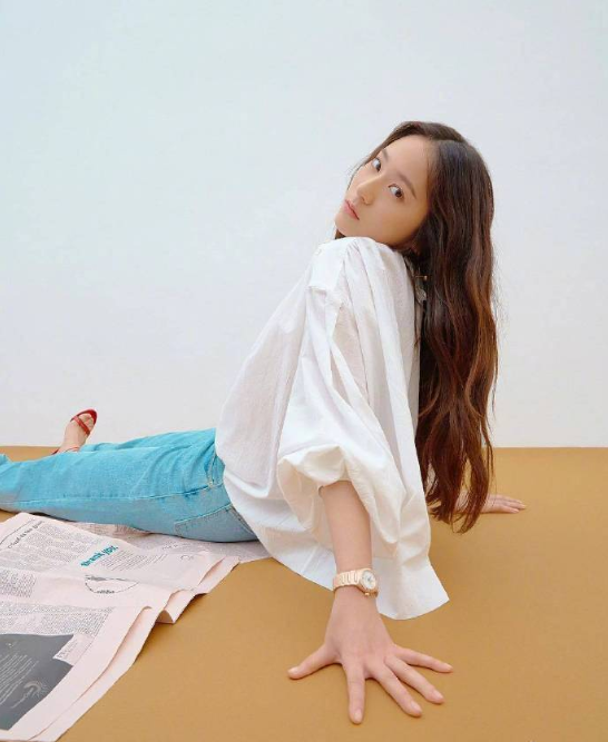 韩国美女图片 韩国女星郑秀晶《ELLE》杂志淡妆出