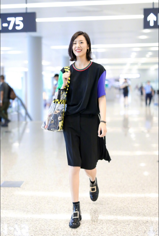 中国美女图片 中性运动风装扮的超模刘雯图片