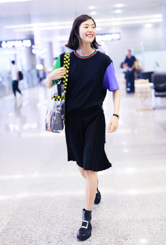 中国美女图片 中性运动风装扮的超模刘雯图片