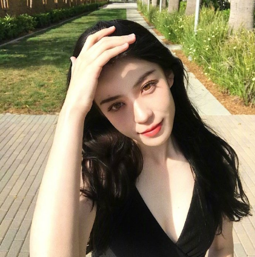 中俄混血美女Nadia Bean自拍照图片