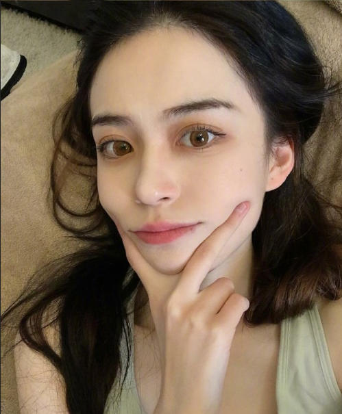 中俄混血美女Nadia Bean自拍照图片