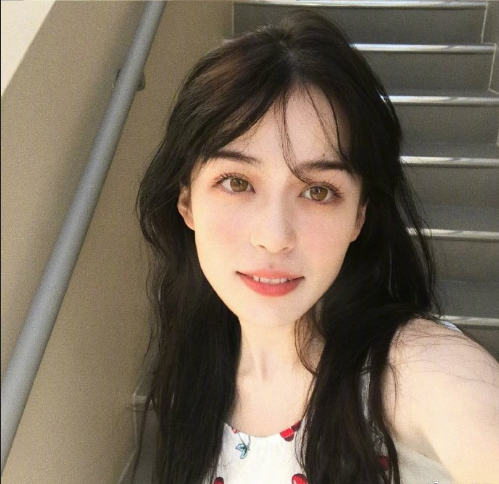 中俄混血美女Nadia Bean自拍照图片