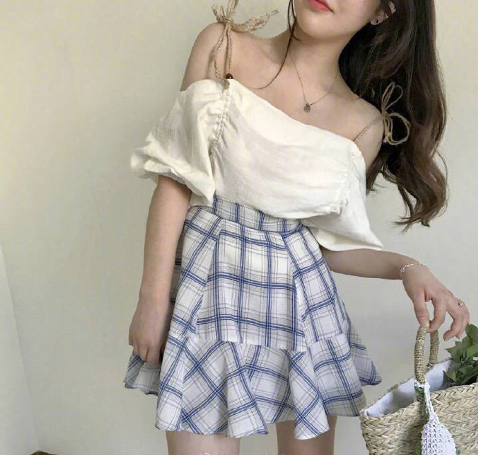 甜美美女小性感的夏日穿搭参考