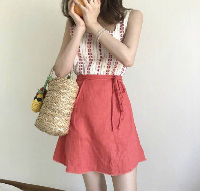 甜美美女小性感的夏日穿搭参考