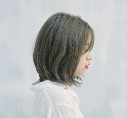 夏日美女显瘦短发发型图片