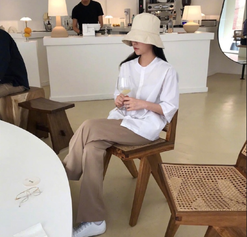 可盐可甜的酷女孩日常私服街拍