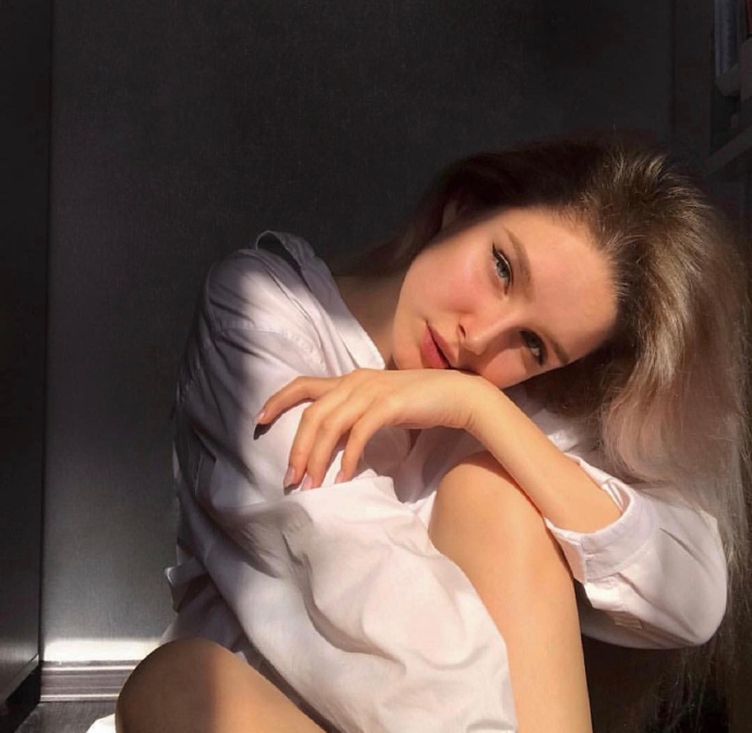 欧美美女图片 像猫一样的美女Sarah图片
