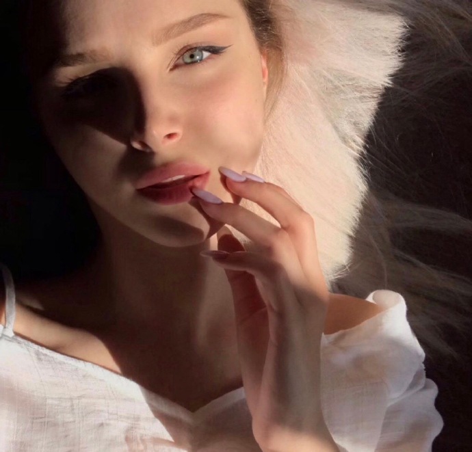 欧美美女图片 像猫一样的美女Sarah图片