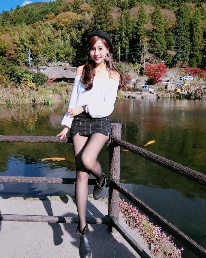 丝袜美女图片 虎航美女空姐瑞塔儿图片