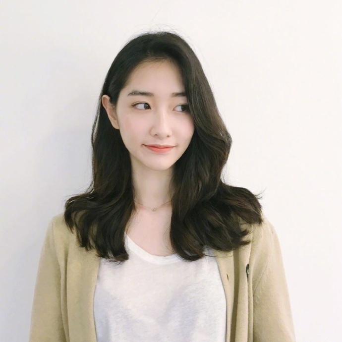 超减龄发型 中长发美女图片