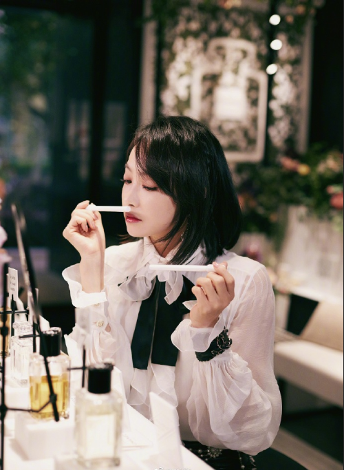 中国美女图片 韩国女团宋茜巴洛克风造型气质图