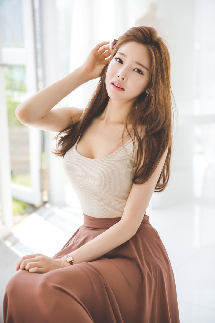 魔鬼身材天使脸蛋的清纯美女图片
