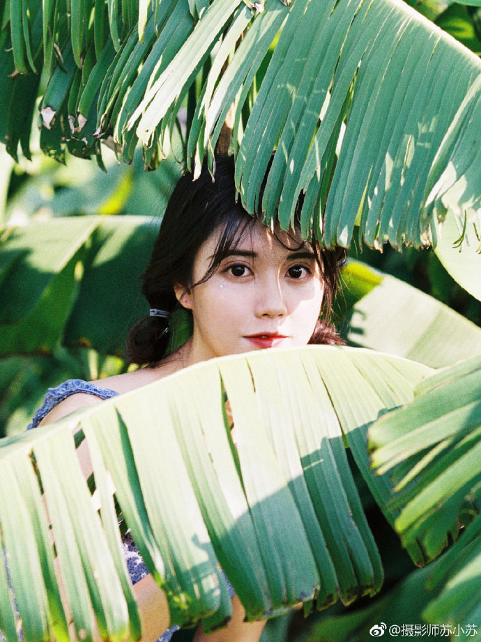 蓝色碎花裙清纯美女图片
