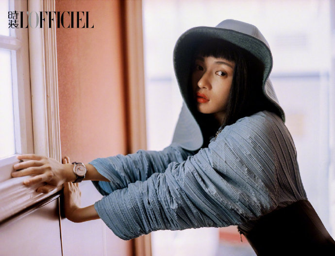 四川美女图片 女明星吴谨言《时装L’OFFICIEL》复