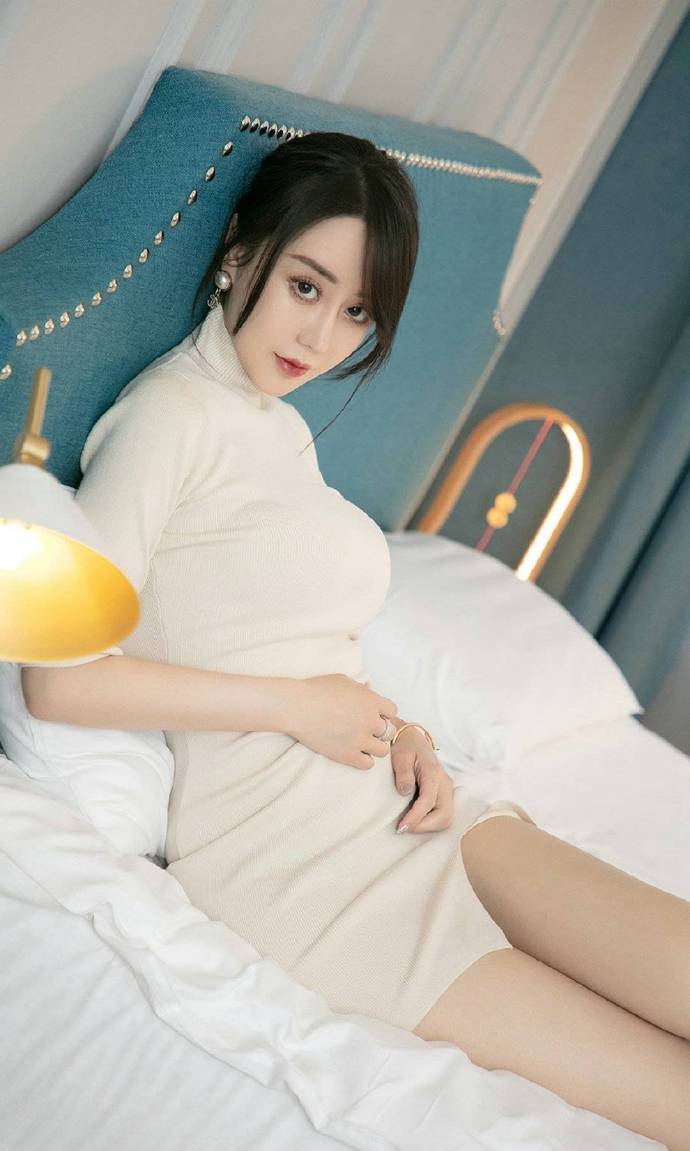 白色旗袍美女图片 丝袜美腿诱惑图片