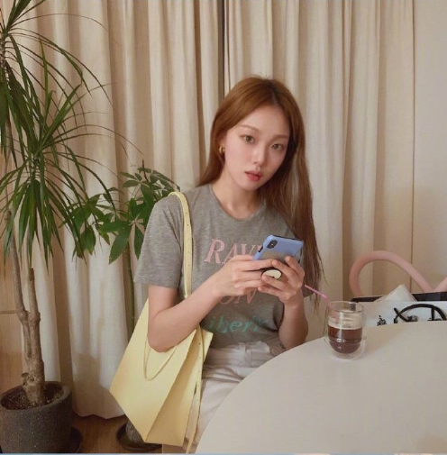韩国美女图片 韩国女明星李圣经私服穿搭图片