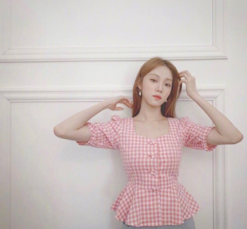韩国美女图片 韩国女明星李圣经私服穿搭图片
