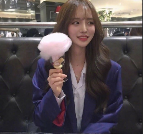 长卷发发型图片 好看的美女图片