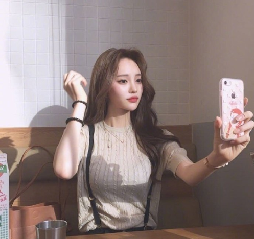 长卷发发型图片 好看的美女图片