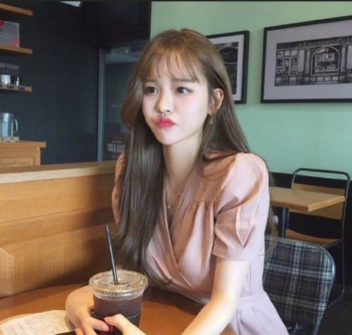 长卷发发型图片 好看的美女图片