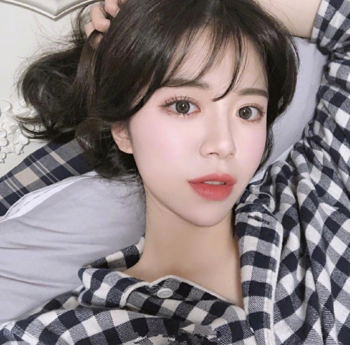 软萌妹子的空气刘海图片 清纯美女图片