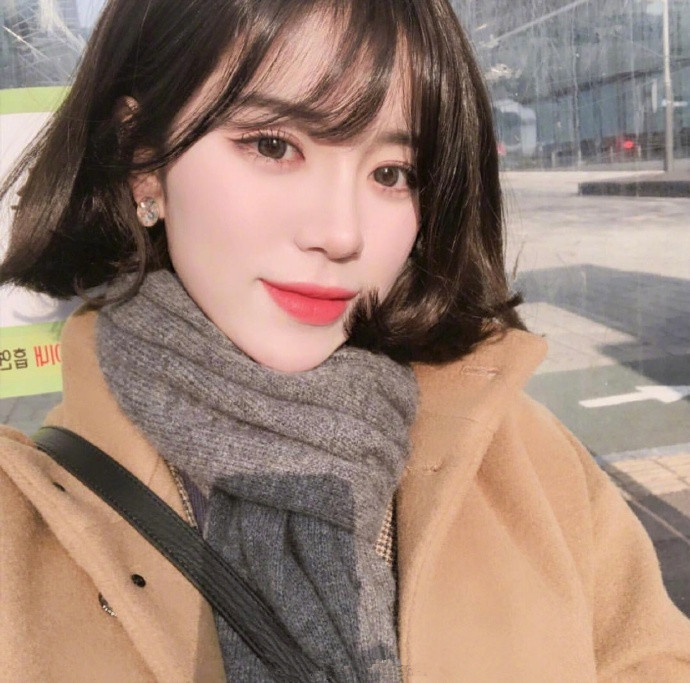 软萌妹子的空气刘海图片 清纯美女图片