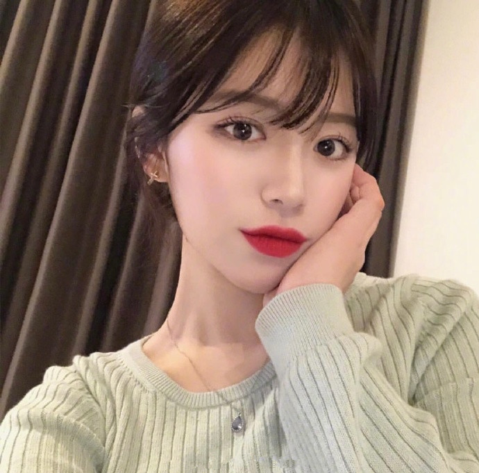 软萌妹子的空气刘海图片 清纯美女图片