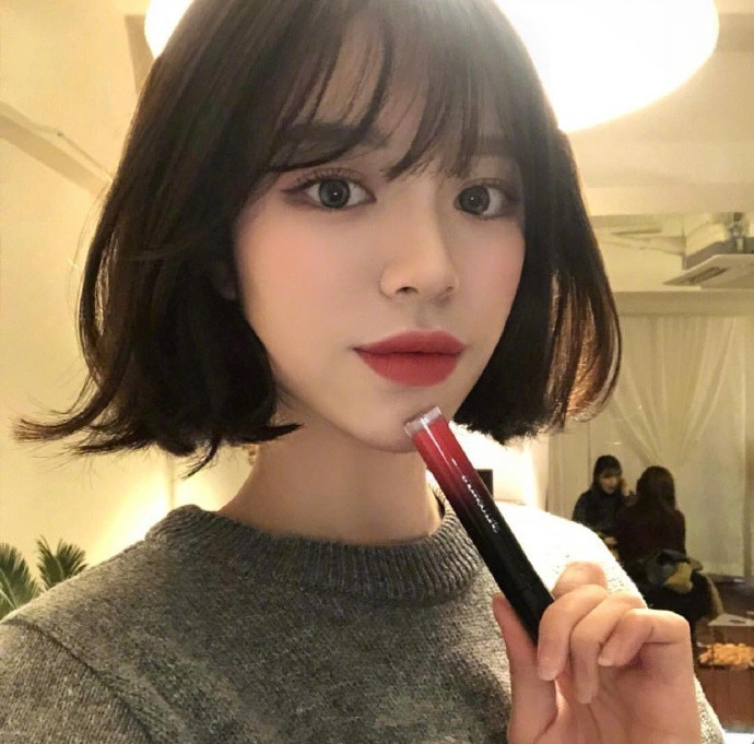 软萌妹子的空气刘海图片 清纯美女图片