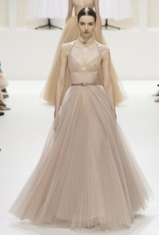 Dior 2018 Haute Couture藕粉色的仙女裙图片
