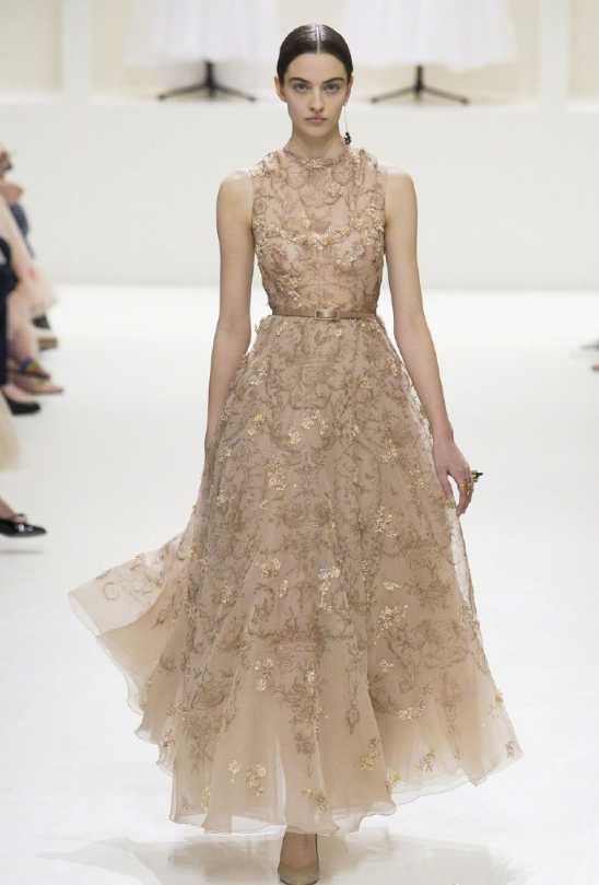 Dior 2018 Haute Couture藕粉色的仙女裙图片