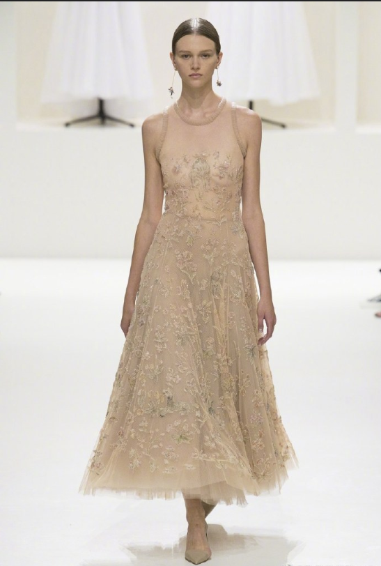Dior 2018 Haute Couture藕粉色的仙女裙图片