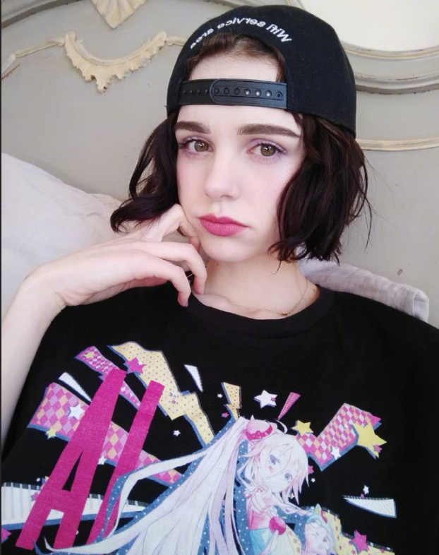 二次元美女图片 短发二次元少女自拍照图片