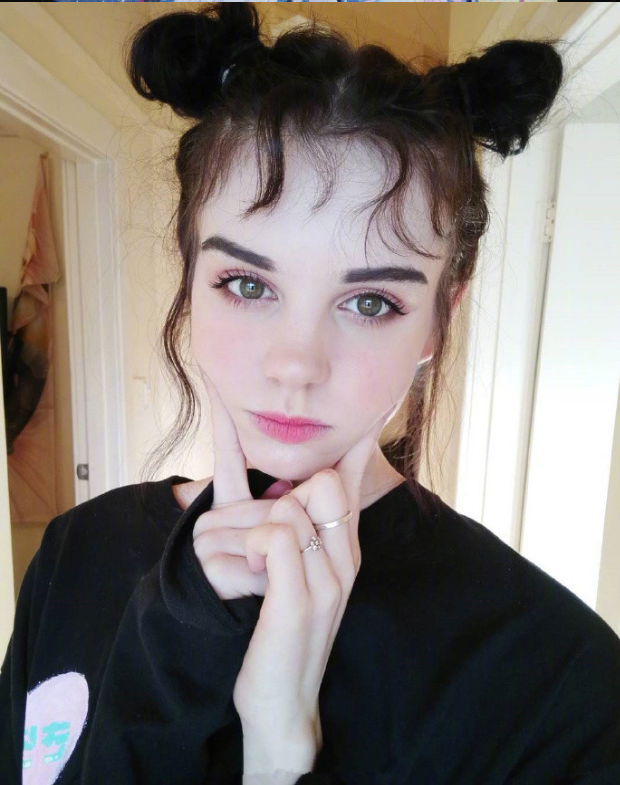 二次元美女图片 短发二次元少女自拍照图片