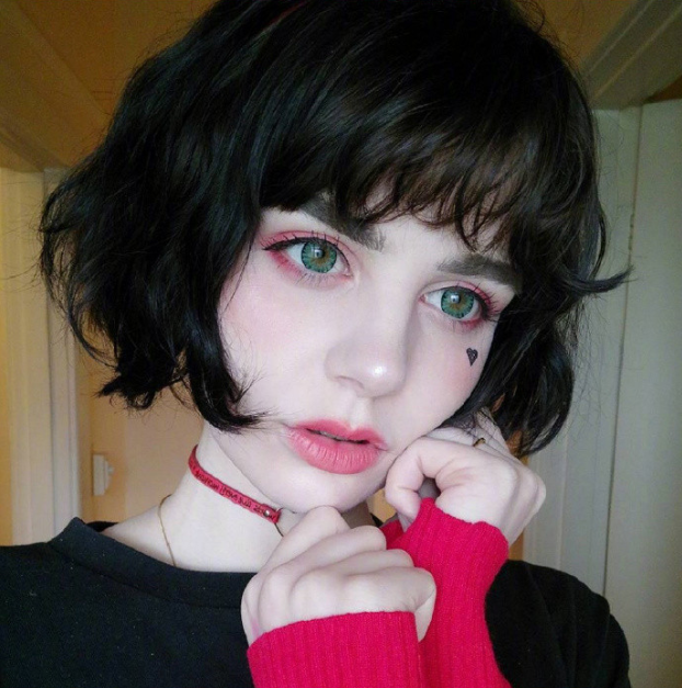 二次元美女图片 短发二次元少女自拍照图片