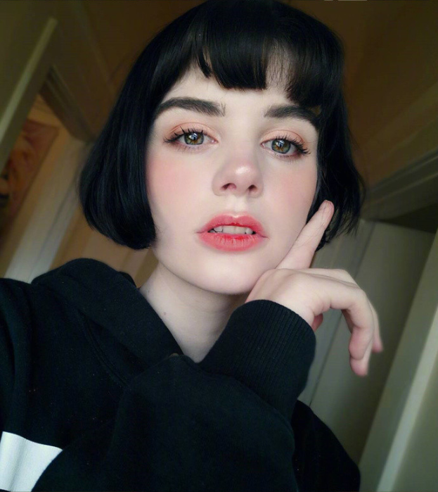 二次元美女图片 短发二次元少女自拍照图片