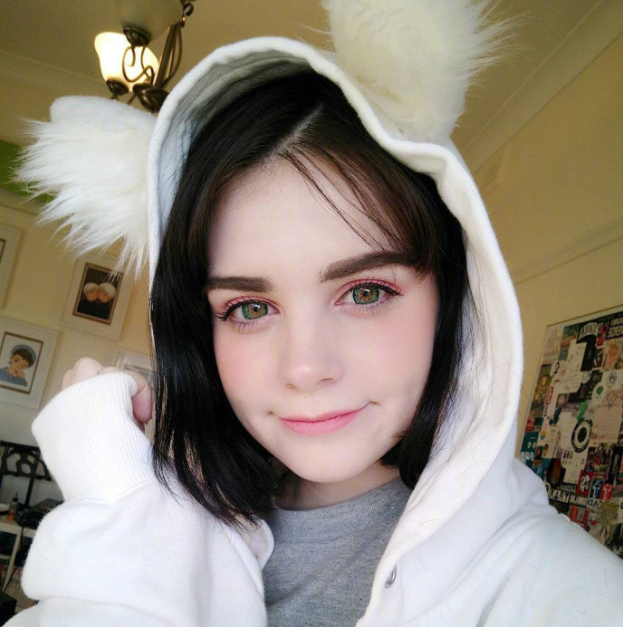 二次元美女图片 短发二次元少女自拍照图片