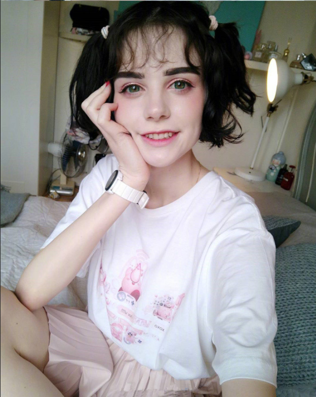 二次元美女图片 短发二次元少女自拍照图片