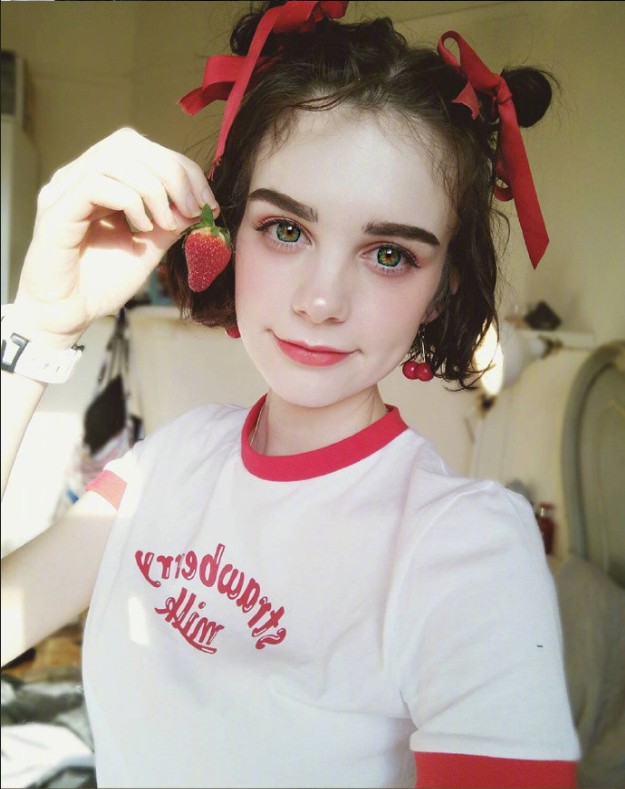 二次元美女图片 短发二次元少女自拍照图片