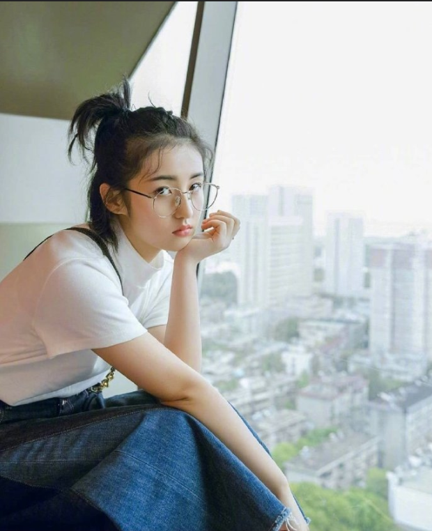 中国美女图片 童星张子枫生活穿搭集