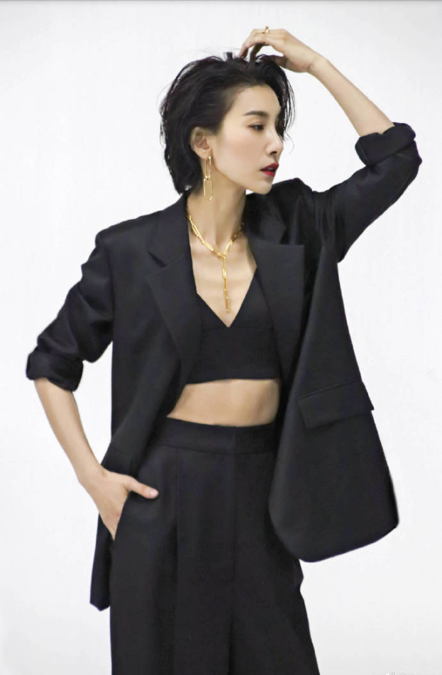 韩国美女图片 女演员金瑞亨红唇超A图片