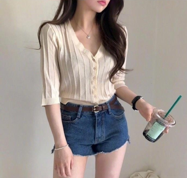 小性感女人味穿搭图片