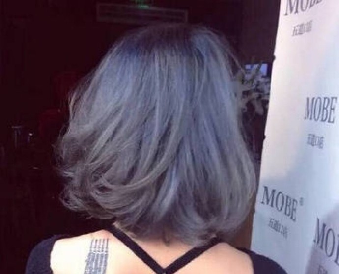 微卷短发美女发型图片