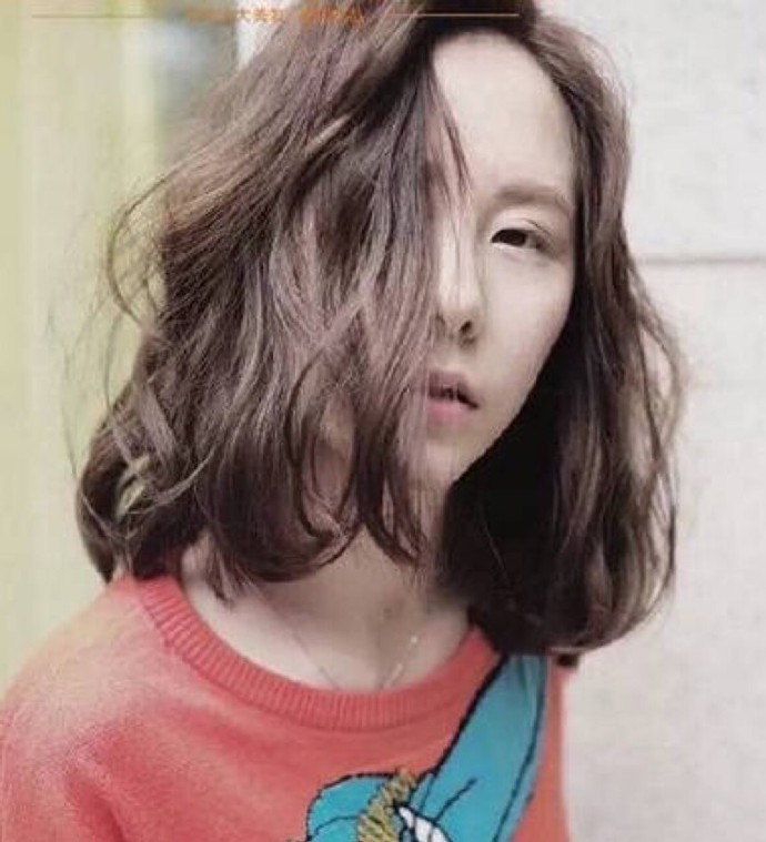 微卷短发美女发型图片