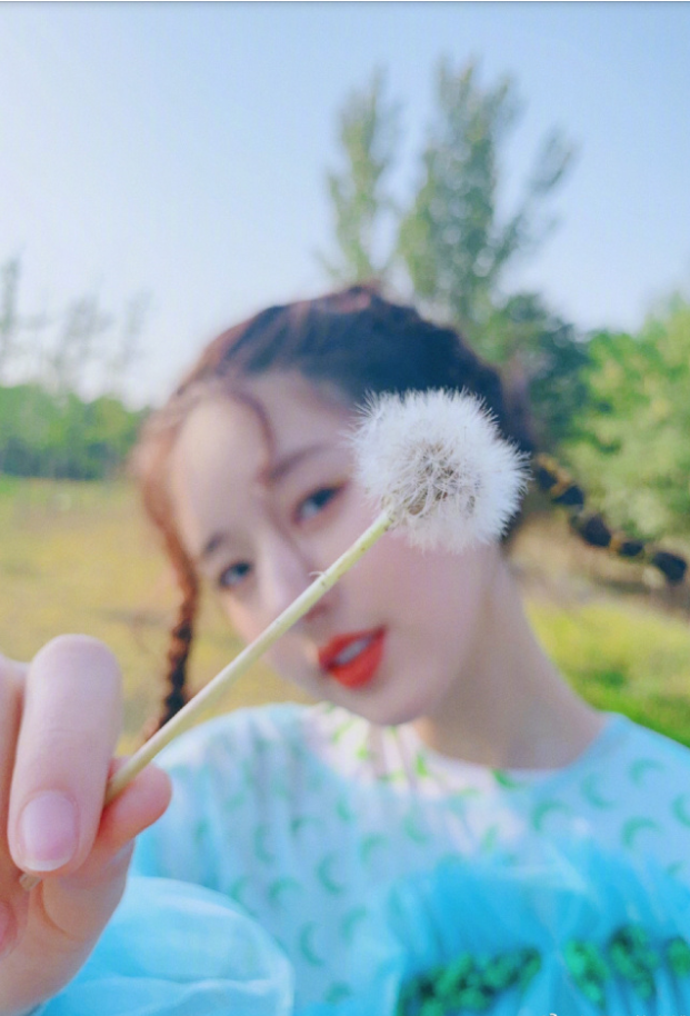 可爱到冒泡的清纯美女赵露思图片