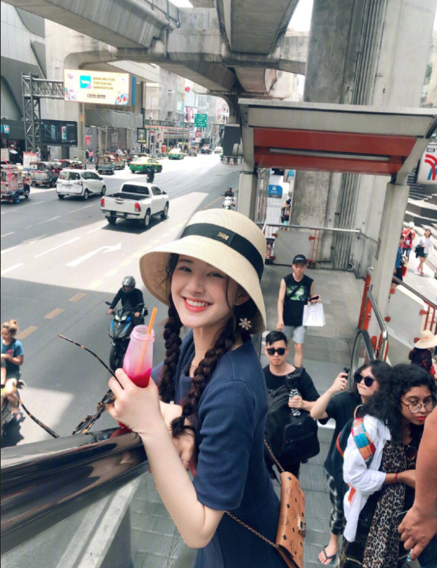 可爱到冒泡的清纯美女赵露思图片