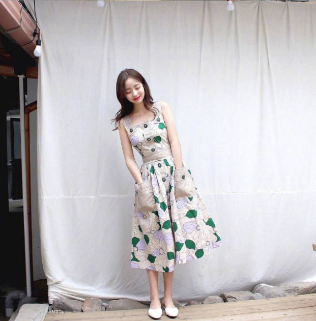 夏季穿搭裙子美女图片