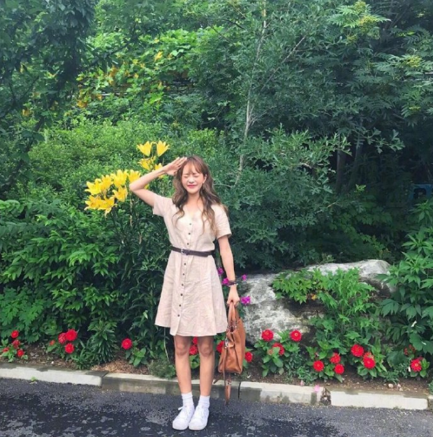 夏季穿搭裙子美女图片