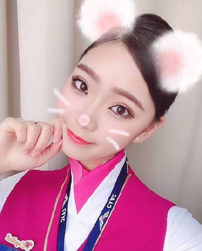 大眼美女空姐自拍照图片
